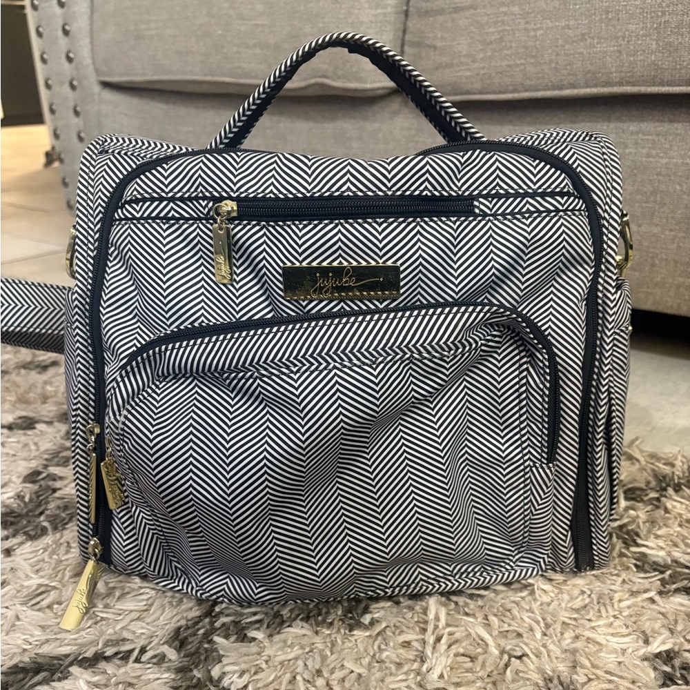 Ju-Ju-Be Queen of the Nile BFF Diaper Bag black and white with changing pad
